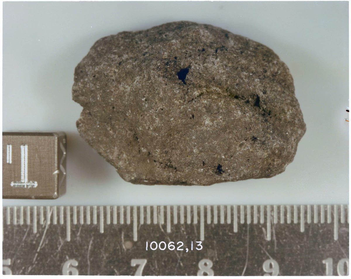 Lithium at lunar surface