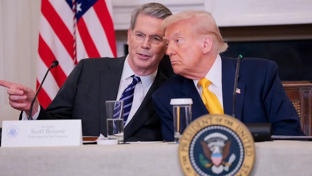 Trump Signature on USA currency pic