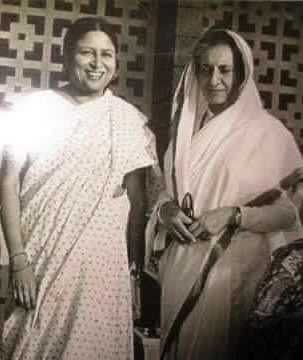 Mohsina KIdwai with Indira Gandhi